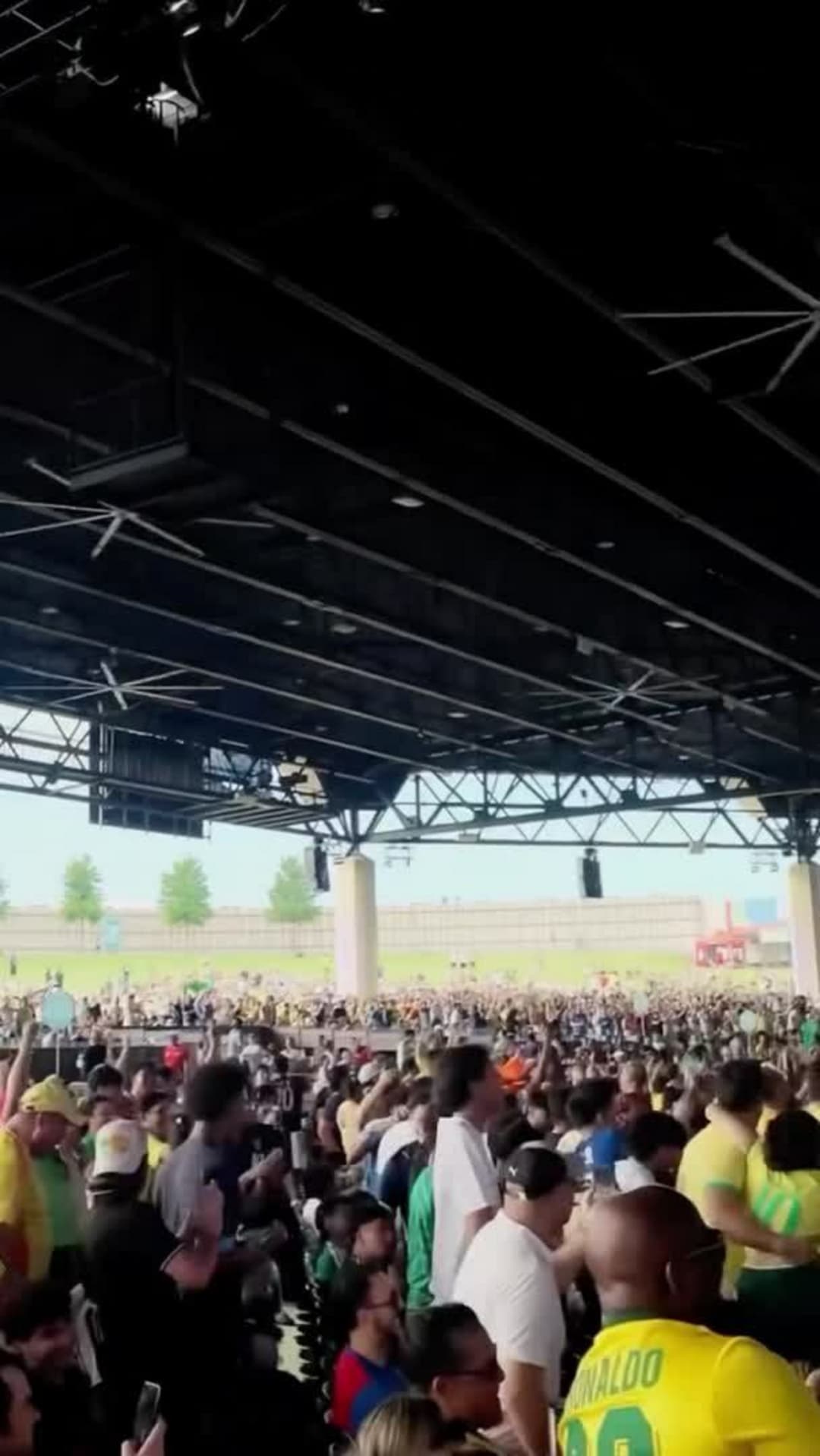 Takhle slavili vyrovnávací gól fanoušci Brazílie ve fanzoně v Dallasu
